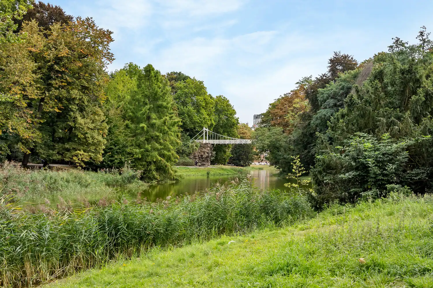 Royaal en energiezuinig hoekappartement (EPC B/260m²) met 4 slaapkamers, 3 badkamers op gewilde locatie aan het Stadspark – optionele parkings foto 2