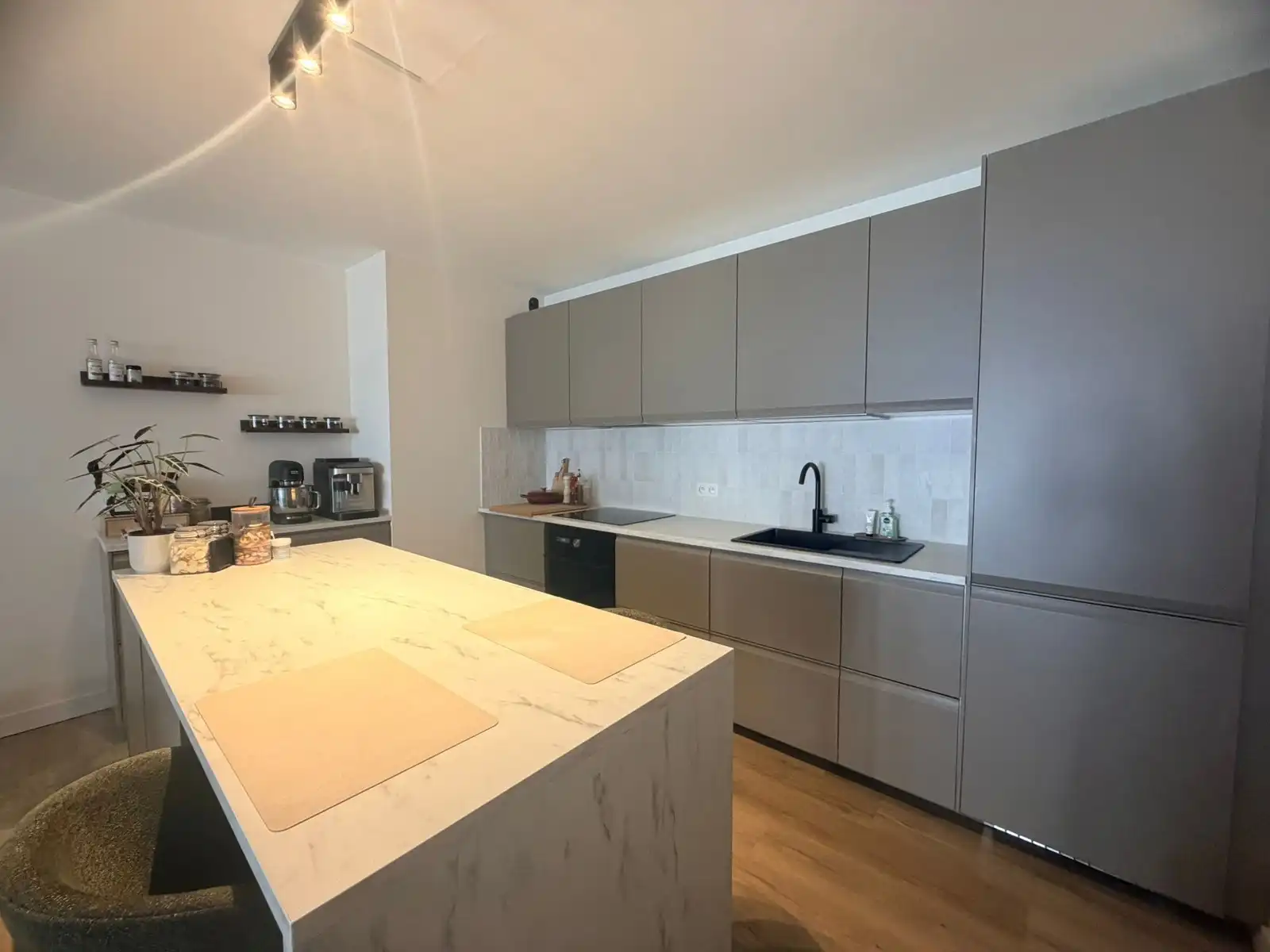 Gerenoveerd eenslaapkamerappartement met staanplaats - EPC B foto 8