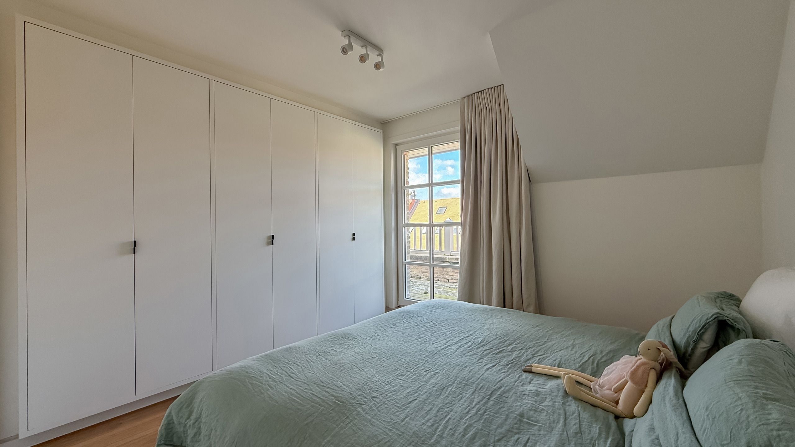 Stijlvol gerenoveerd duplexappartement / centrum van Knokke. foto 25