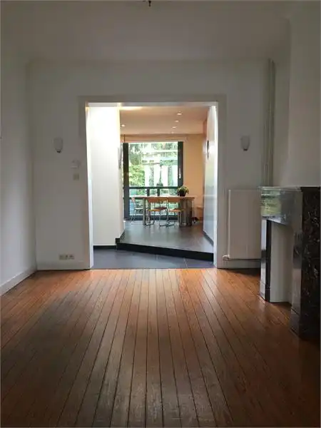 STADSWONING MET STADSTUIN EN PRAKTIJKRUIMTE foto 3