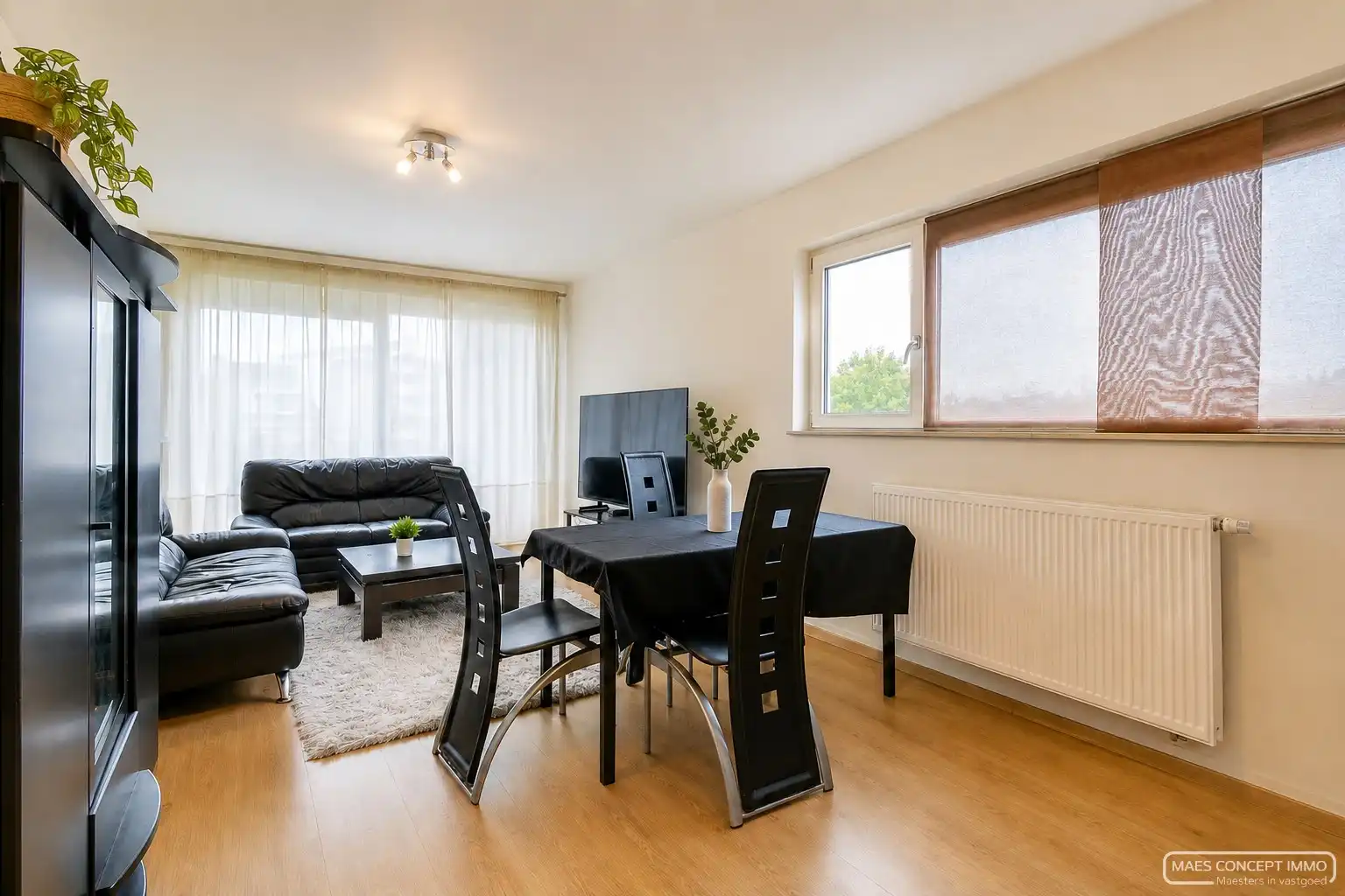 Instapklaar 2-slaapkamerappartement met terrassen in hartje Waregem foto 4