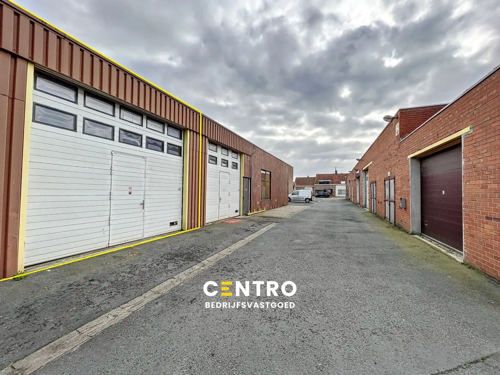 Goed gelegen LOODS (ca.120 m2) met elektrische sectionaalpoort te RUMBEKE. foto 2