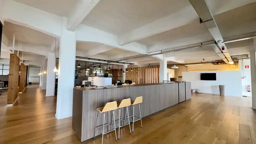 Hip loftkantoor te huur in Handelsdokcenter in Gent foto 10