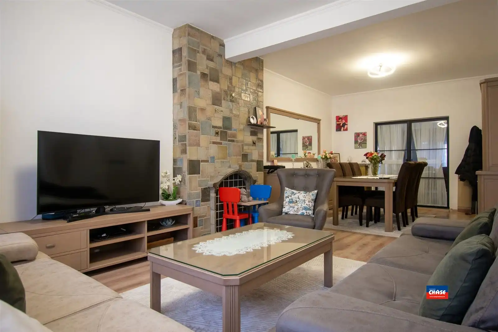 Ruime gezinswoning met vier slaapkamers en tuin foto 5