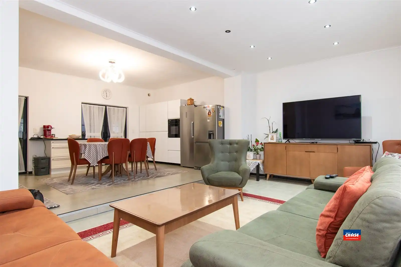 Ruime gezinswoning met vier slaapkamers en tuin foto 5