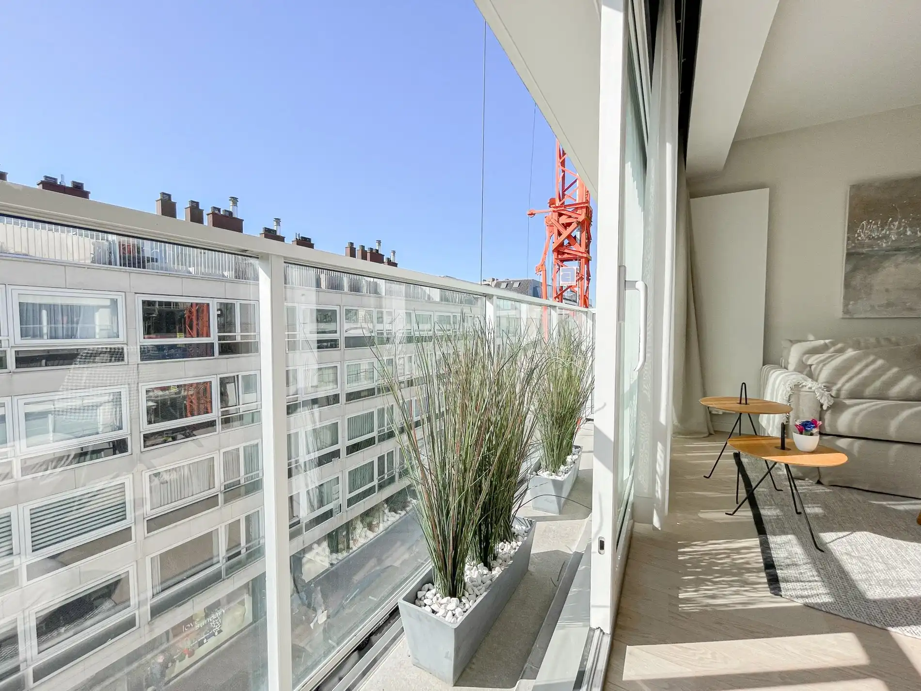 Recent tijdloos gerenoveerd appartement gelegen op de Kustlaan.  foto 3