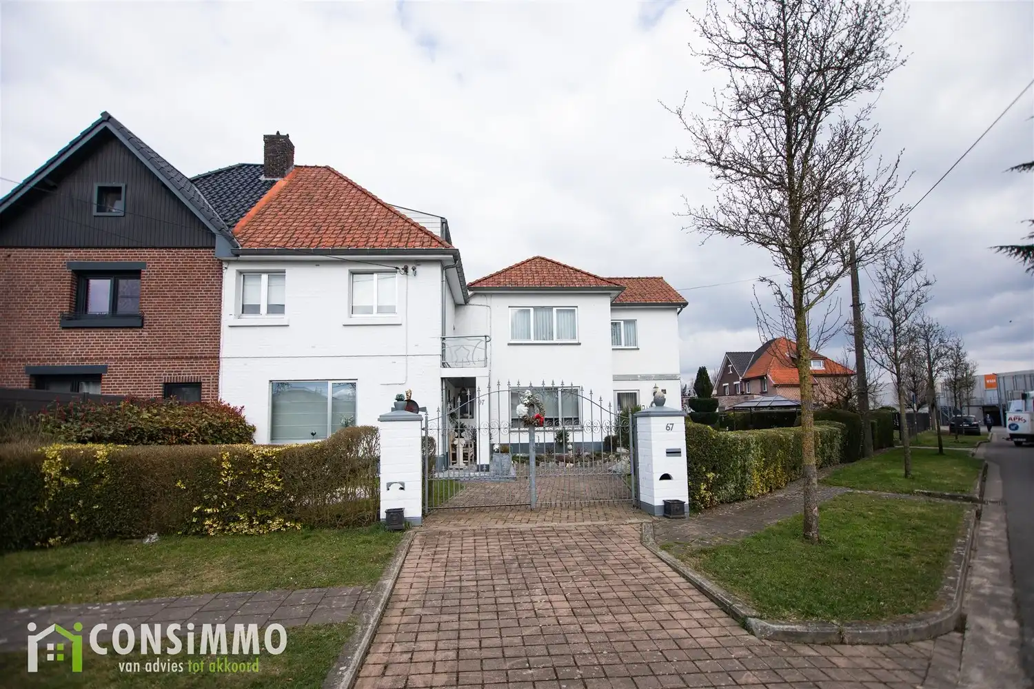 Ruime woning met kangoeroemogelijkheden in Genk foto {{pictureIndex}}