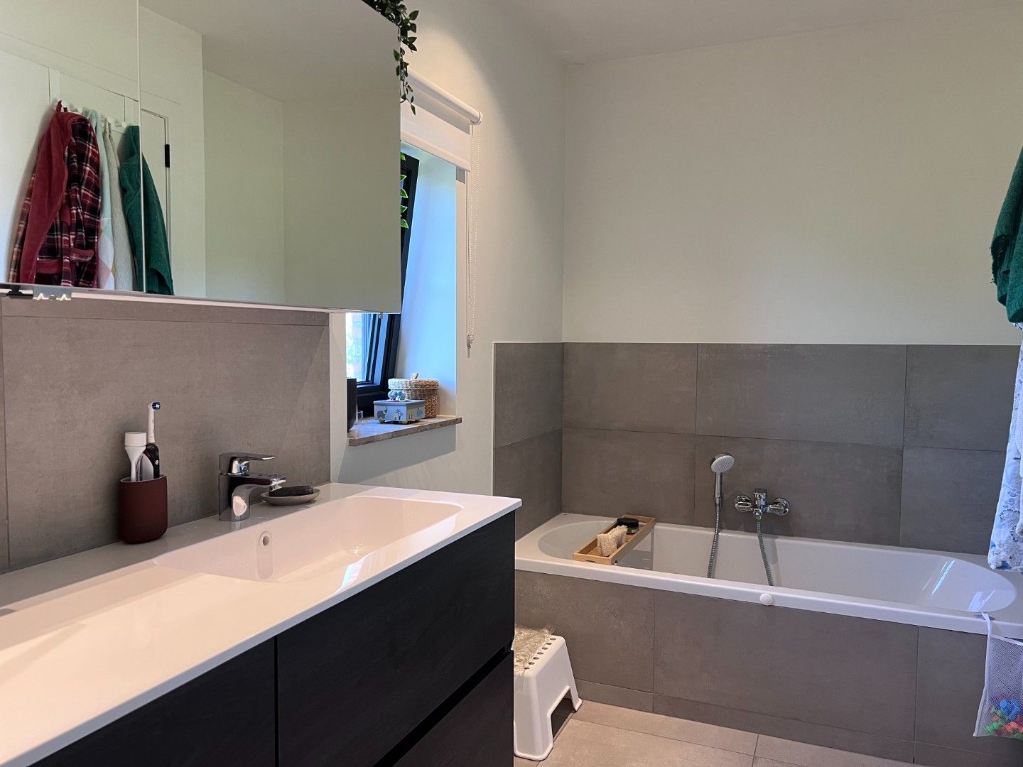 Halfopen bebouwing met drie slaapkamers te huur in Ursel foto 17