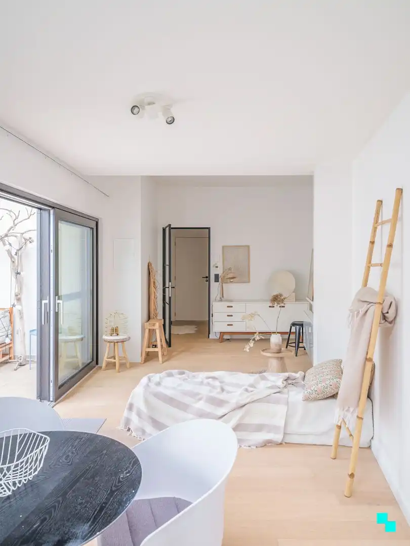 Gerenoveerd appartement met 2 slaapkamers en garage nabij Gent Dampoort foto 10