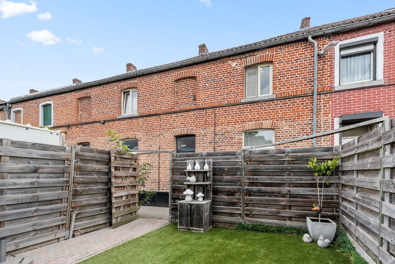 Instapklare, energiezuinige (EPC B) gezinswoning met privéparking en tuin foto 4