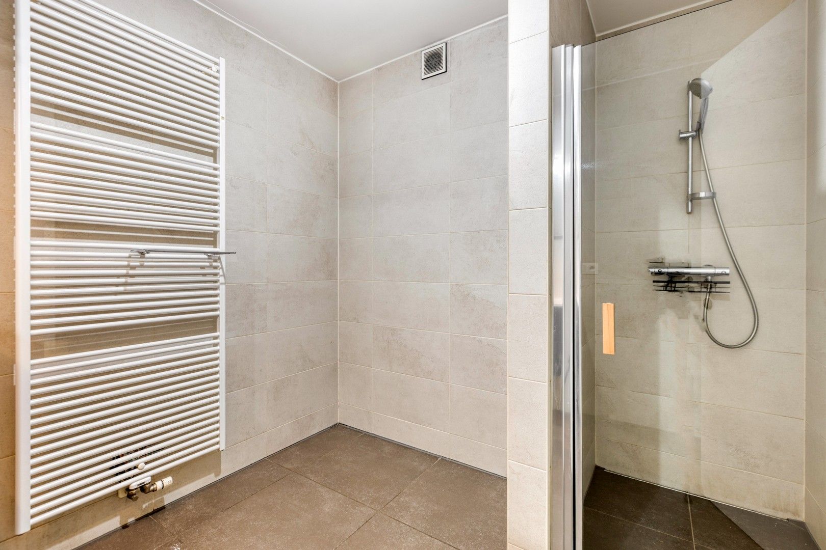 Te koop: lichtrijk appartement in hartje Genk foto 18