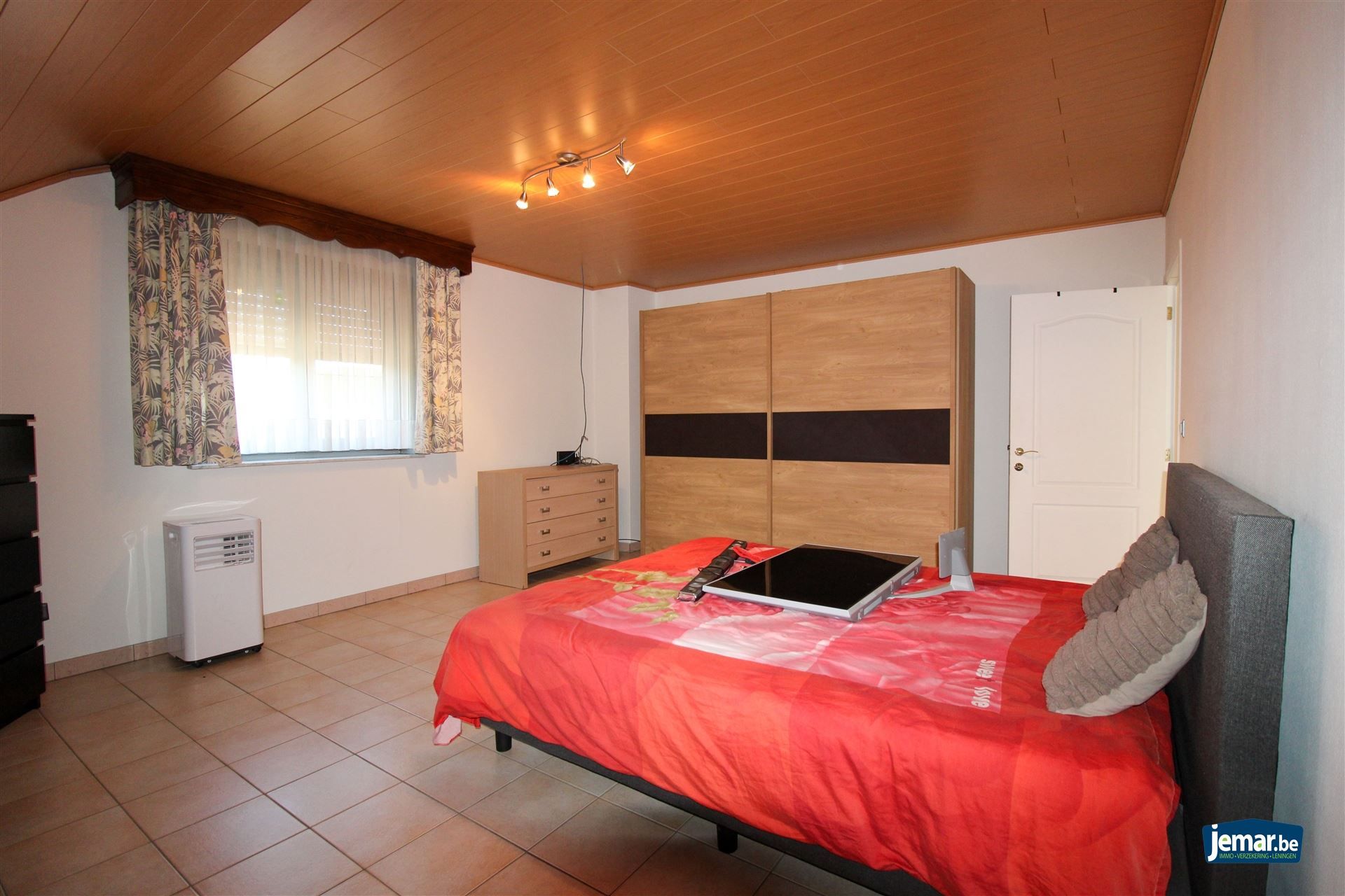 Ruime gezinswoning met 6 slaapkamers, dubbele garage en zonnige, ruime tuin – ideaal voor gezinnen en zelfstandigen! foto 12