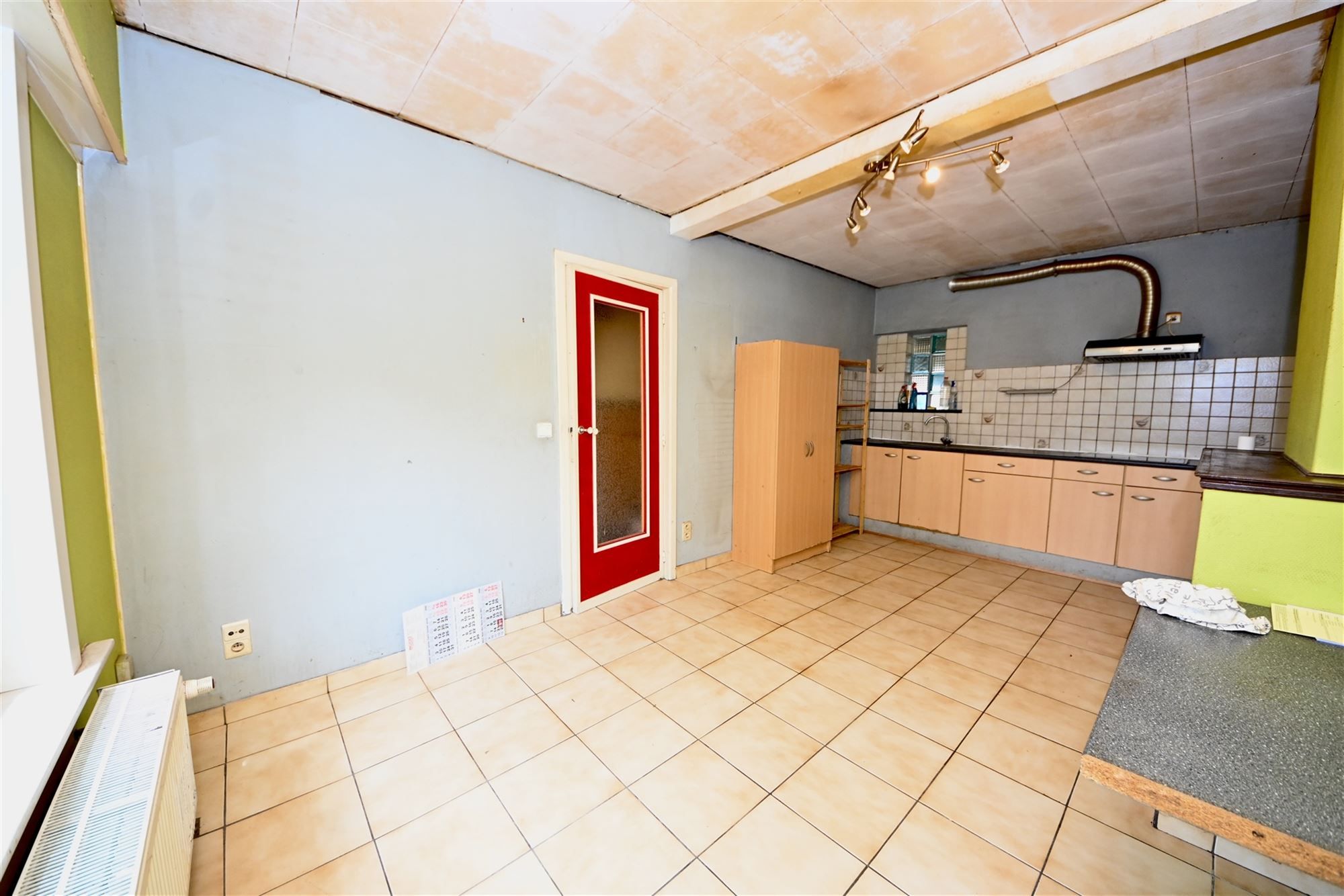 Te renoveren woning met 2 slaapkamers en tuin.  foto 8