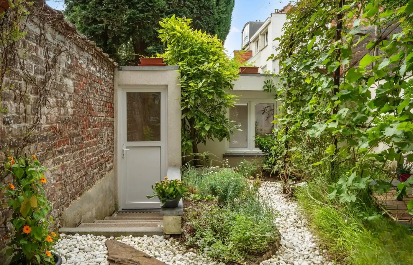 Gelijkvloers appartement met prachtige tuin én polyvalent bijgebouw! foto 13