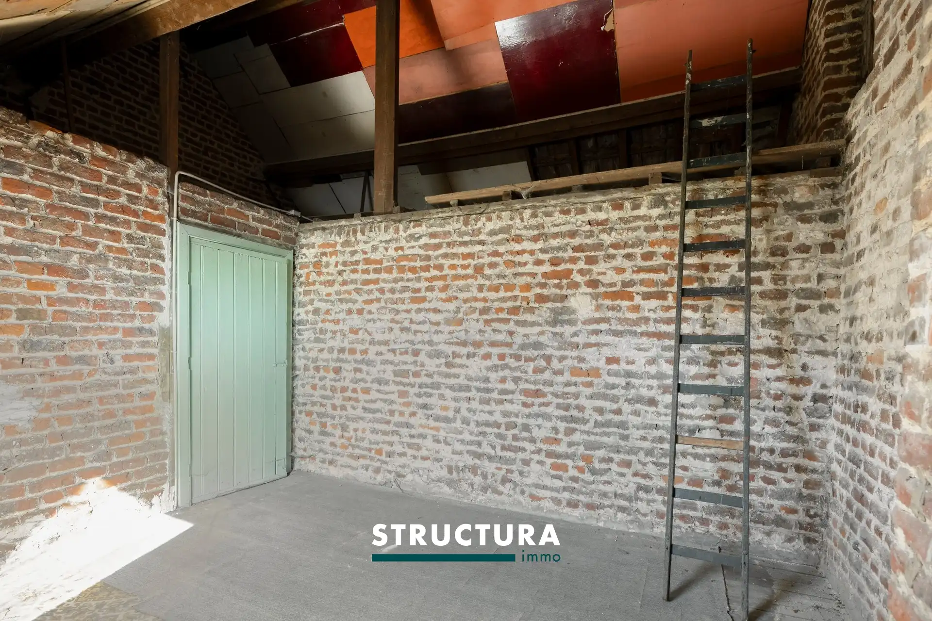 Centraal gelegen renovatiewoning met tuin foto 18
