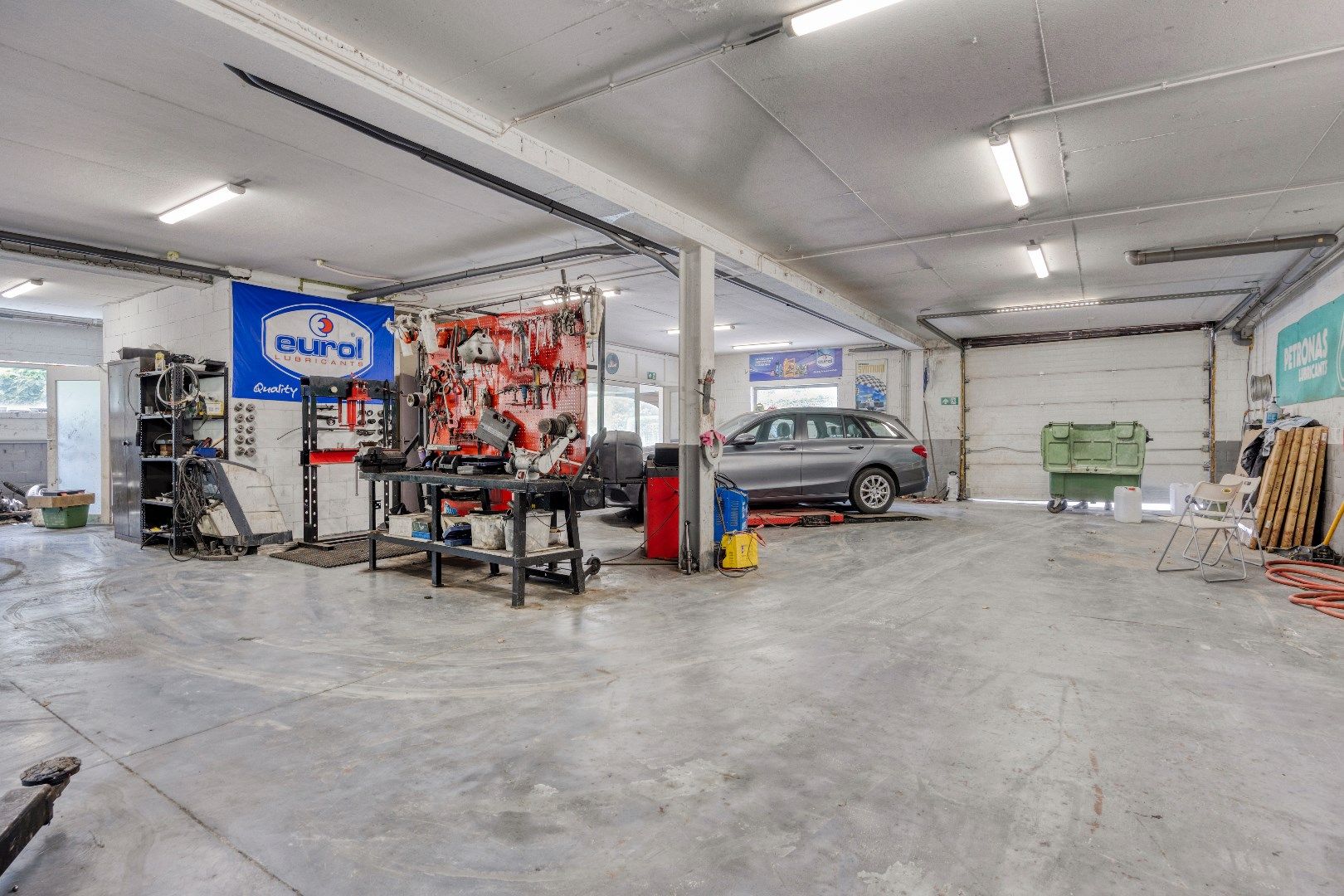 Reusachtige open bebouwing met werkplaats en magazijn! foto 22