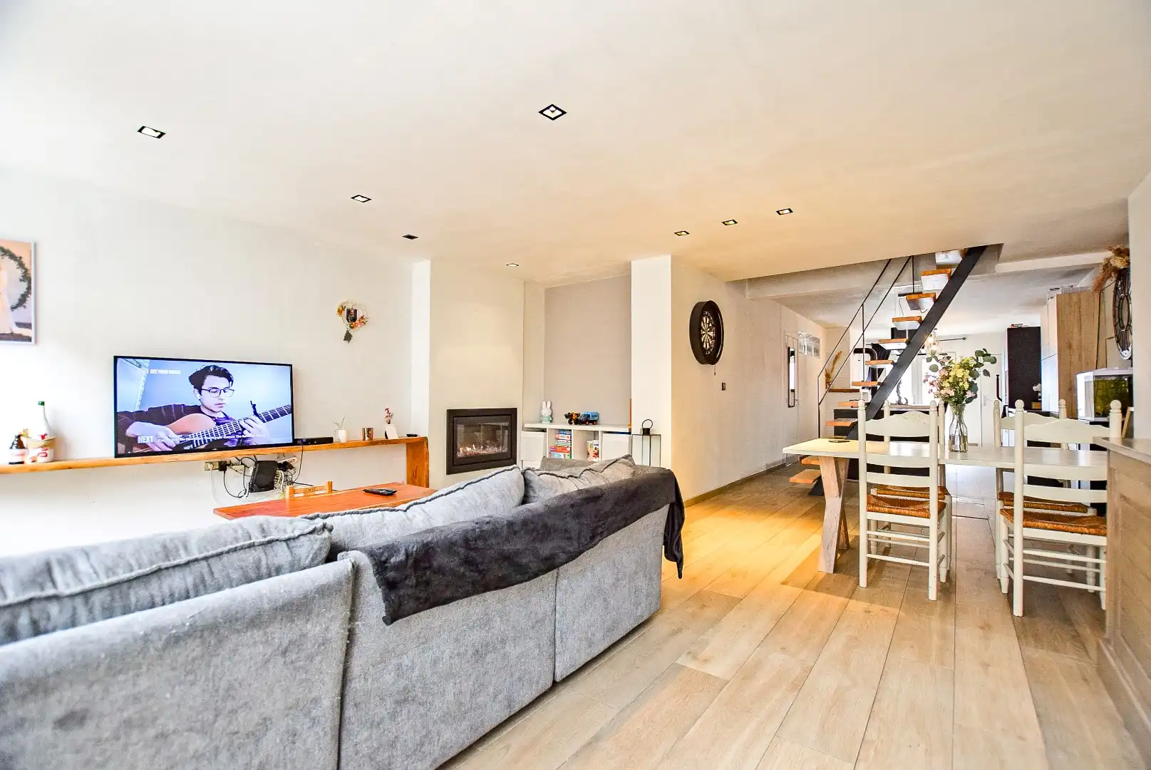 Instapklare rijwoning met 3 slaapkamers en tal van mogelijkheden. foto 2