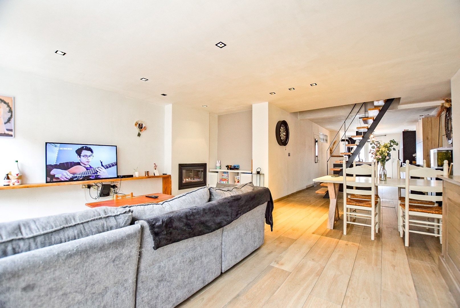 Instapklare rijwoning met 3 slaapkamers en tal van mogelijkheden. foto 2