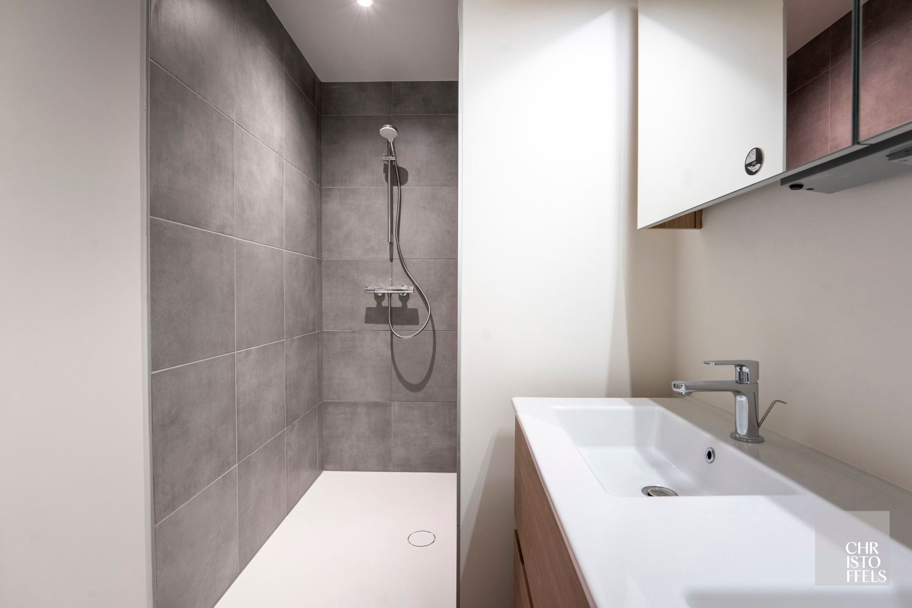 TE HUUR - Nieuwbouw 2-slaapkamerappartement in hartje Lanaken! foto 7