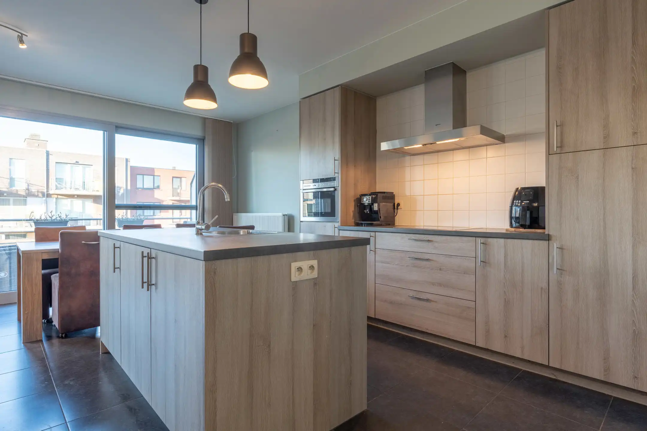 Instapklaar 2-slaapkamer appartement met terras en garagebox foto 5