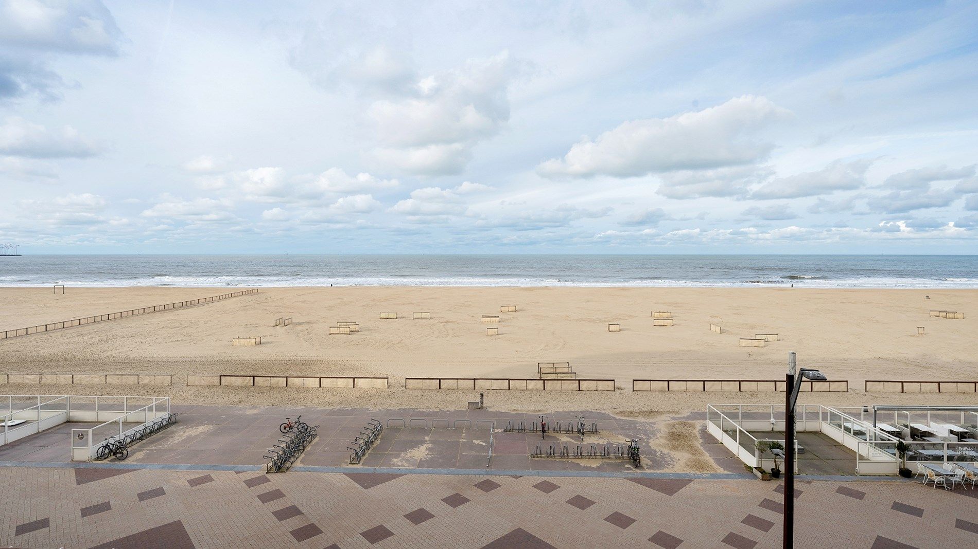 Luxueus vernieuwd appartement op de Zeedijk vlakbij het Rubensplein te Albertplage. foto 2