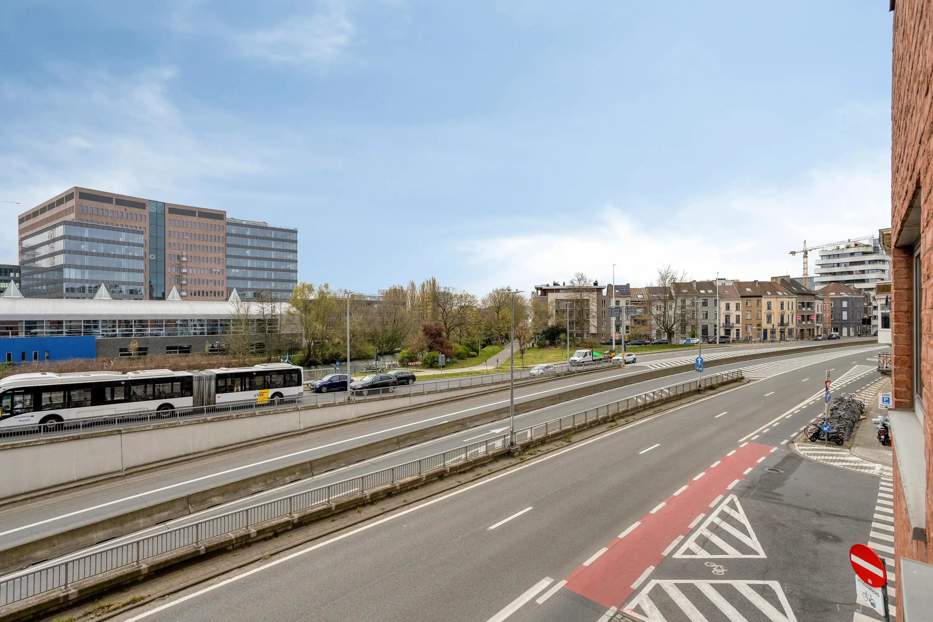 Lichtrijk appartement te koop met terras te Gent foto 12
