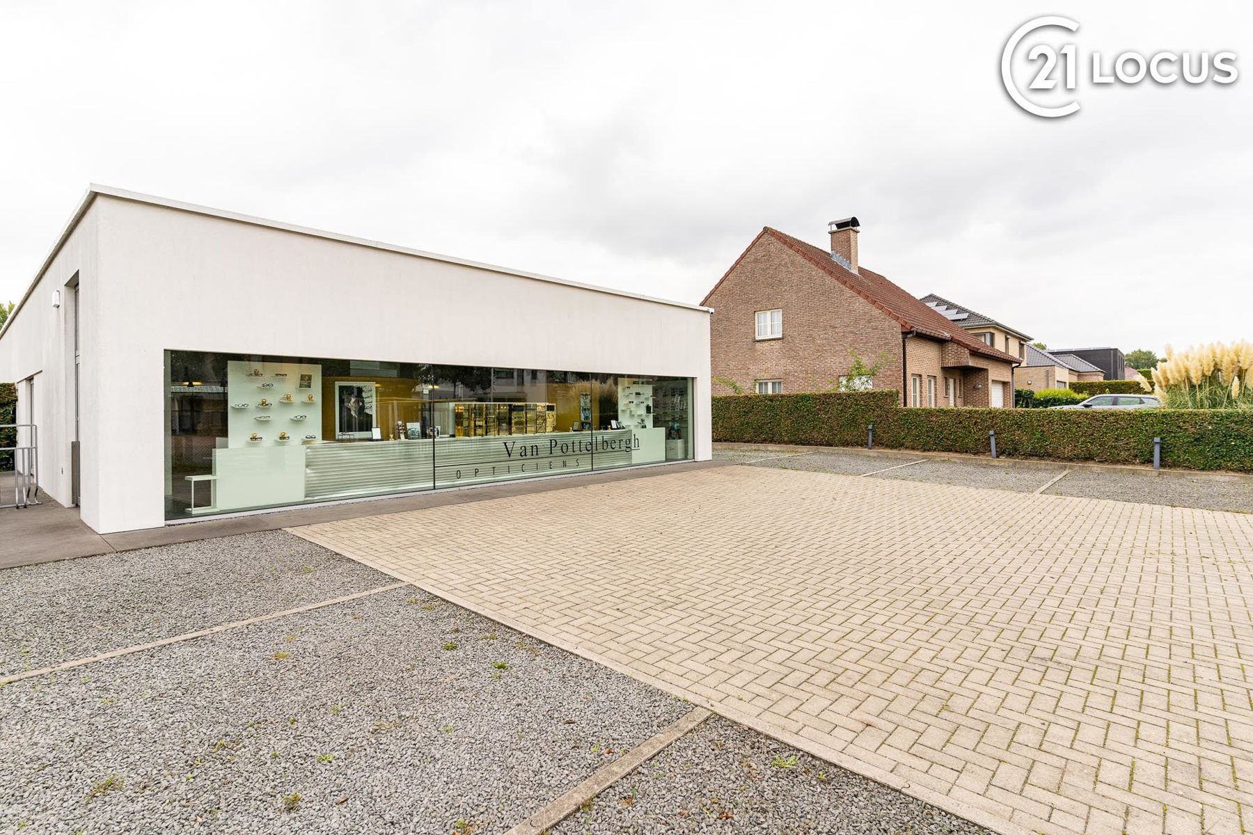 Handelsruimte met woonst & 6 parkings te koop in Kruibeke foto 2