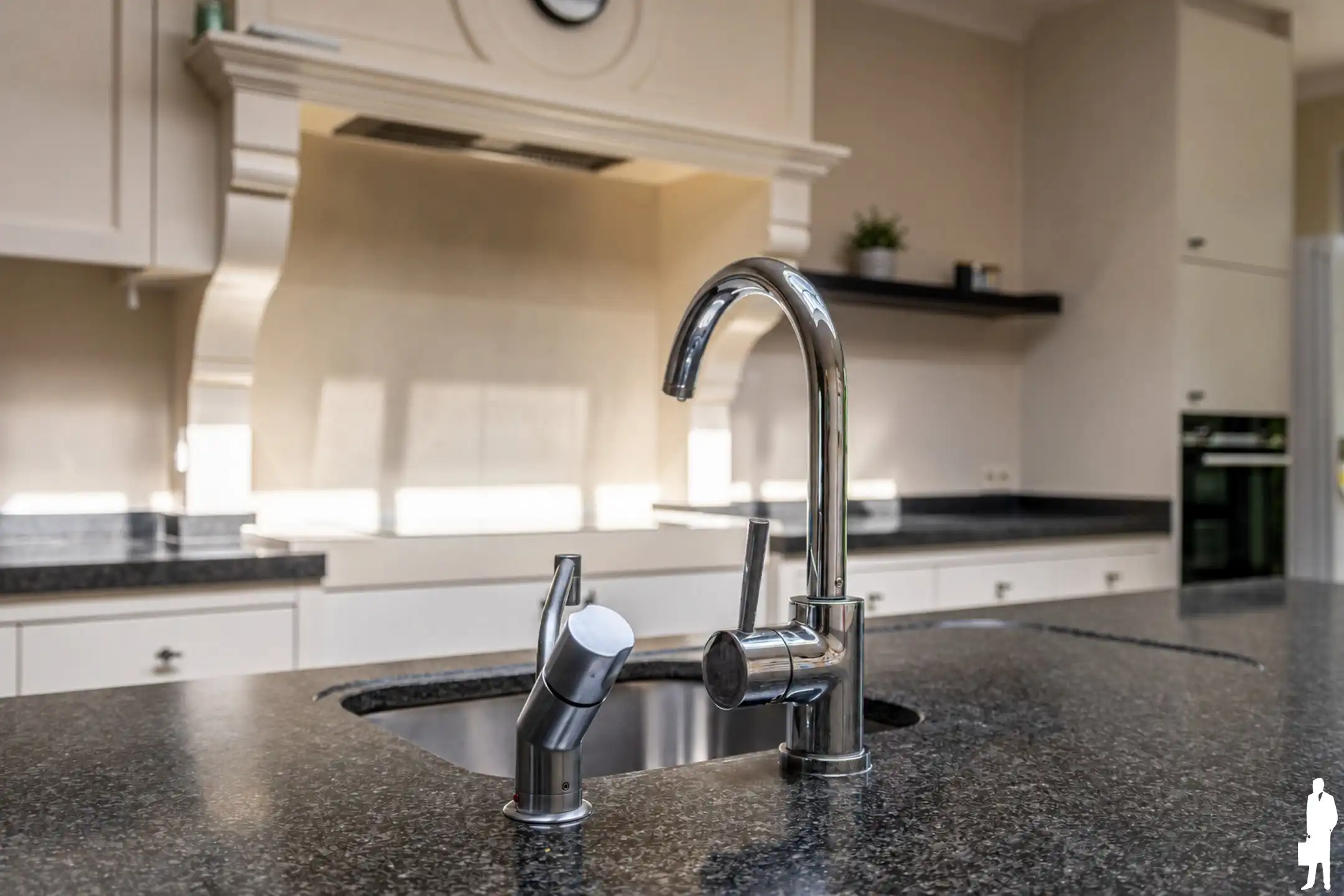 Karaktervolle gerenoveerde woning met 4 slaapkamers foto 7
