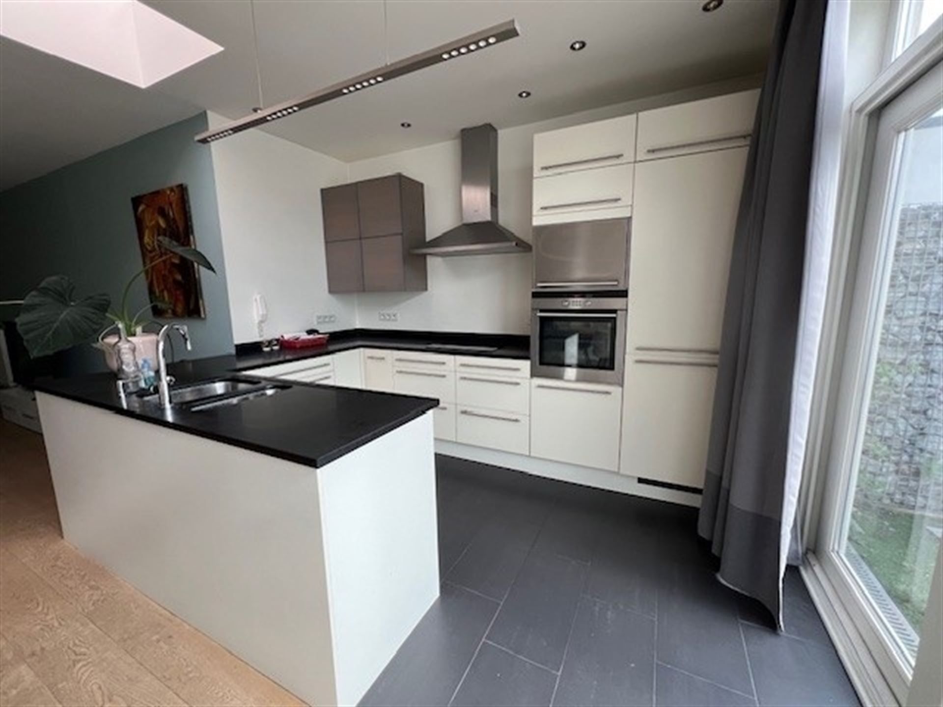 Ruime 4 Slaapkamer Woning in Hartje Kontich foto 4