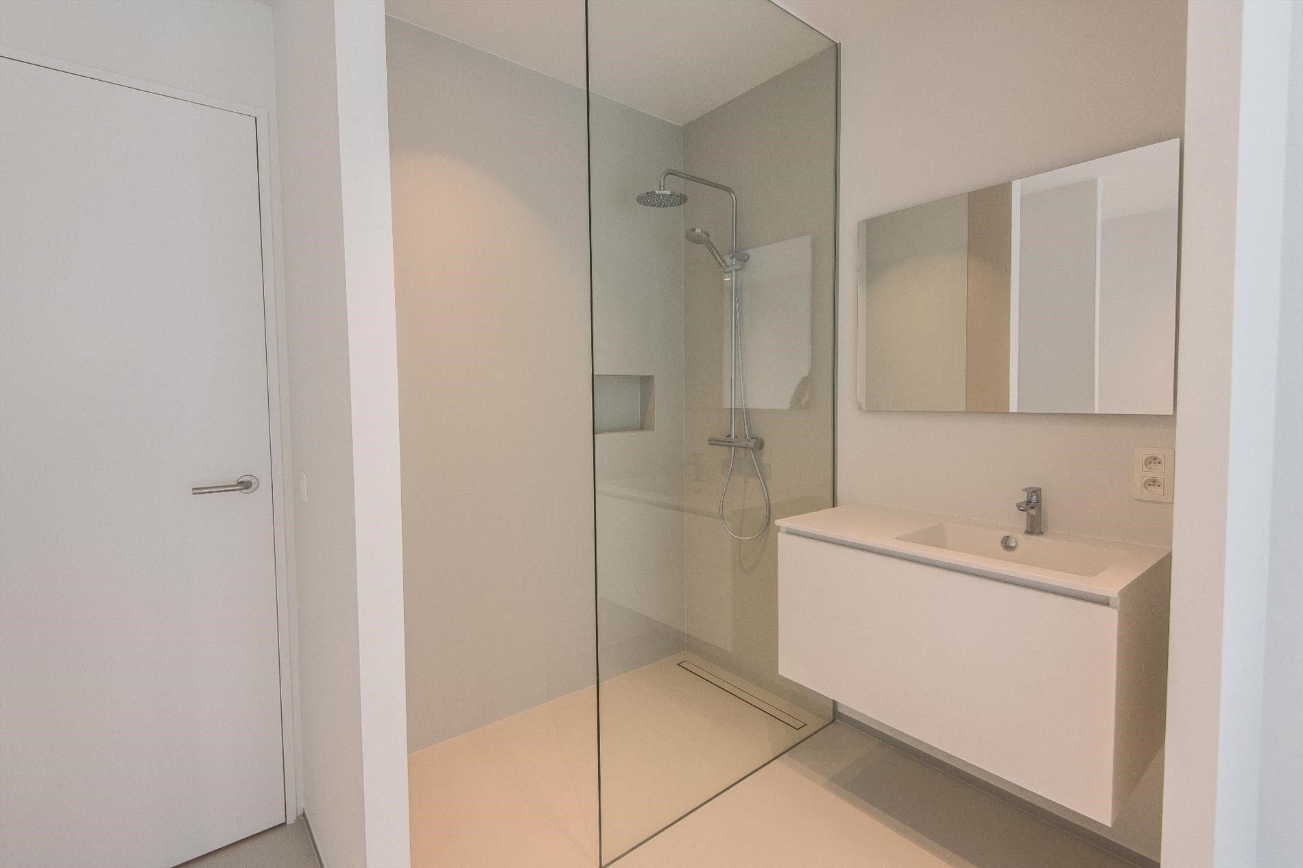 Zeer recent appartement met 1 slaapkamer gelegen op de Kustlaan met prachtig zicht over de villa's van het Zoute. foto 8