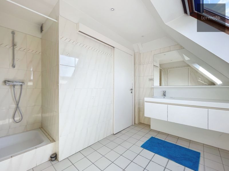 riant appartement 246m² foto 14