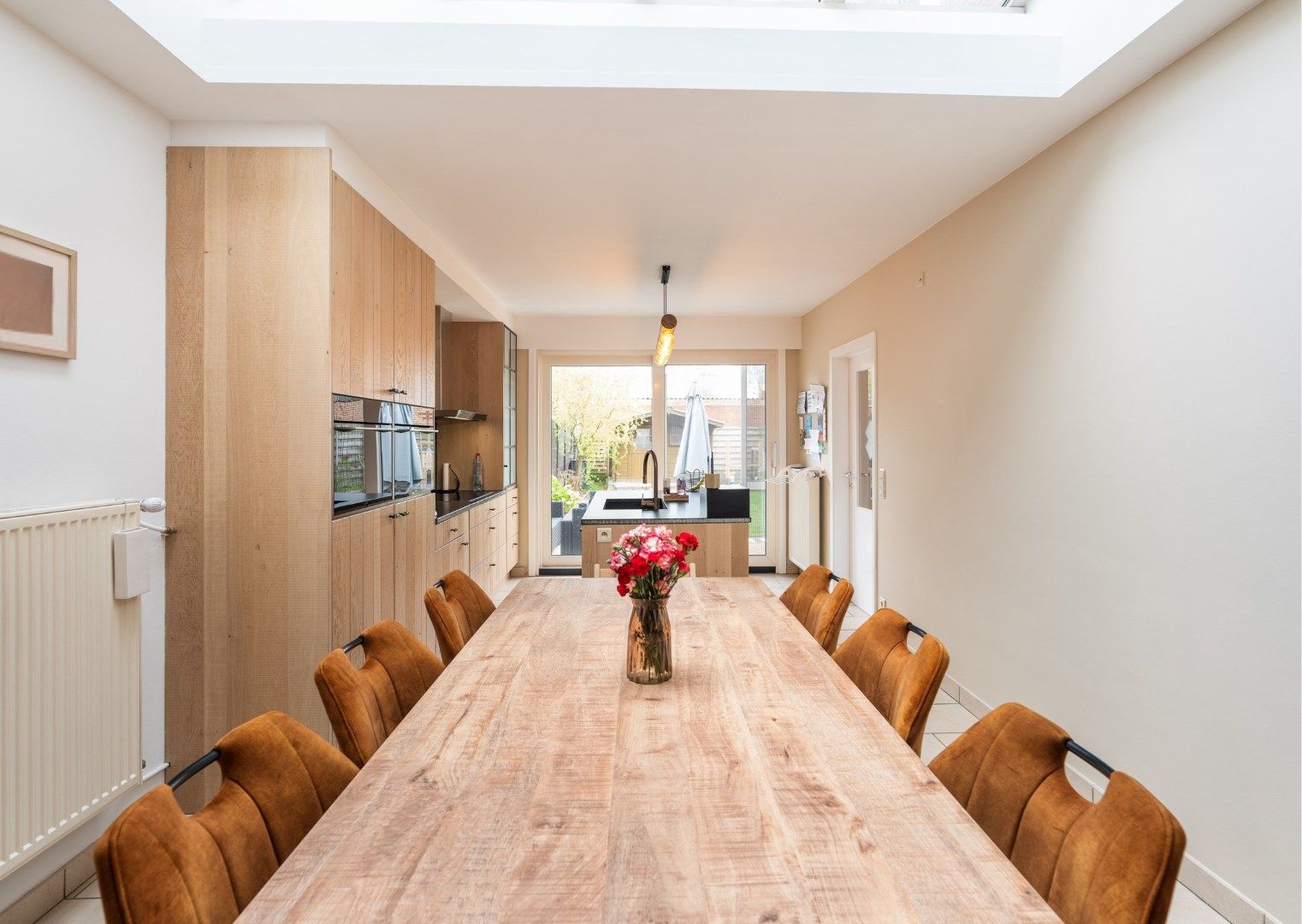 Instapklare, recente rijwoning te koop in hartje Koolkerke – ideaal voor jonge gezinnen foto {{pictureIndex}}