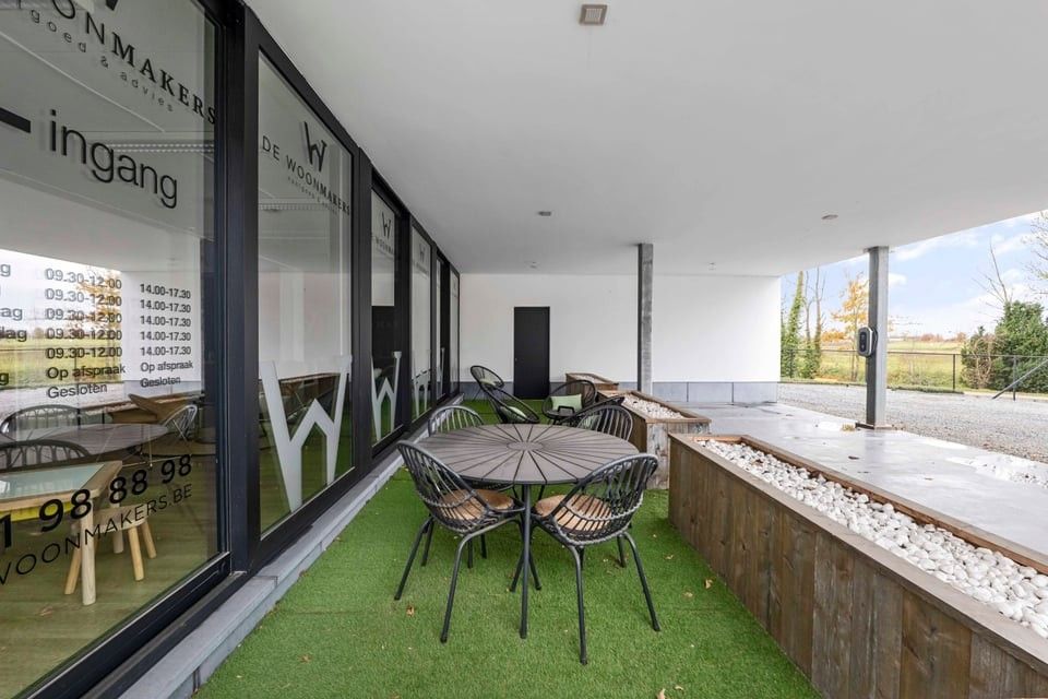 PROFFESIONELE WERKRUIMTE MET TERRAS EN 6 PARKEERPLAATSEN IN SINT-TRUIDEN foto 15