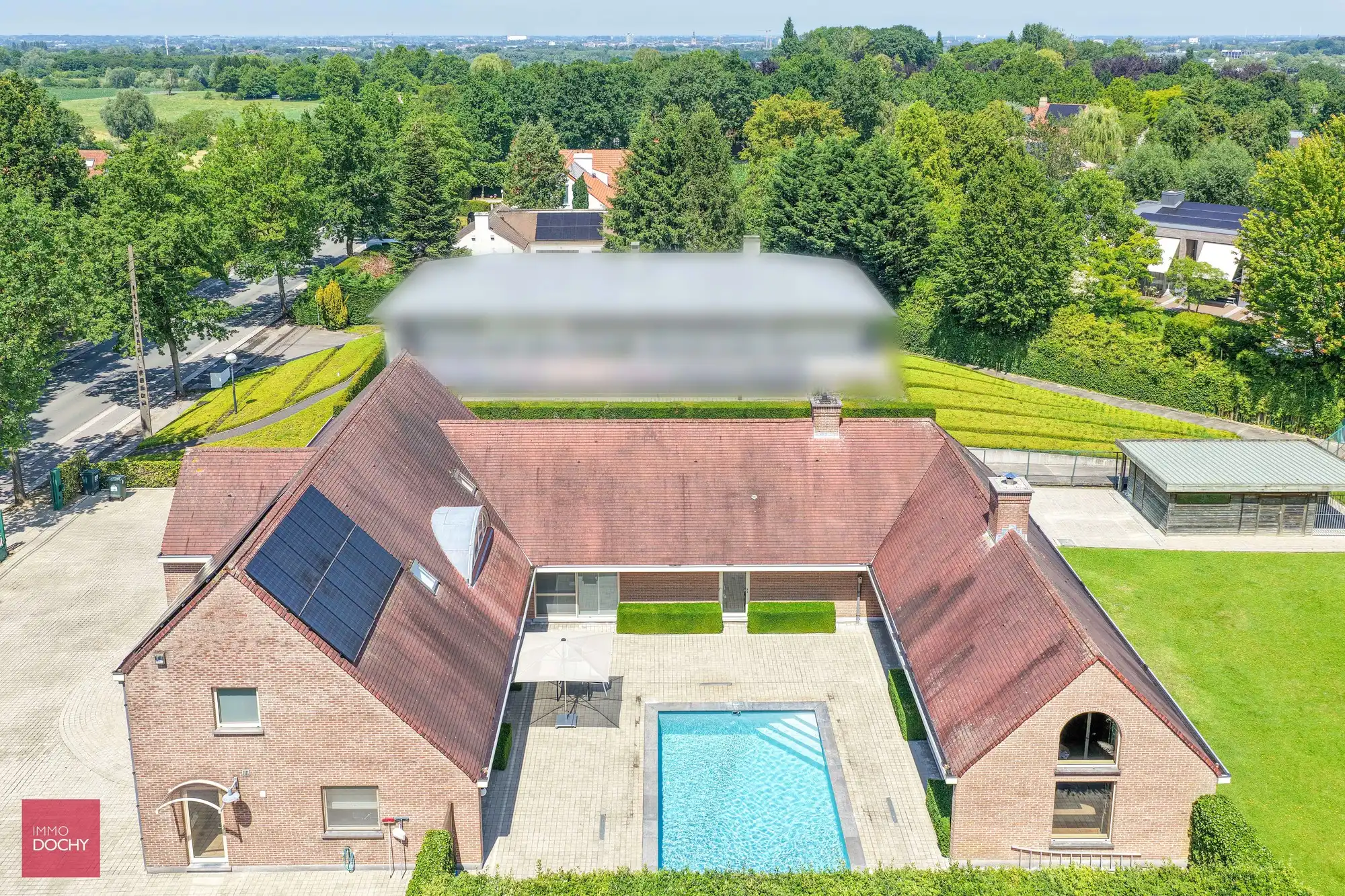 Ruime villa met zwembad nabij ziekenhuis foto 2