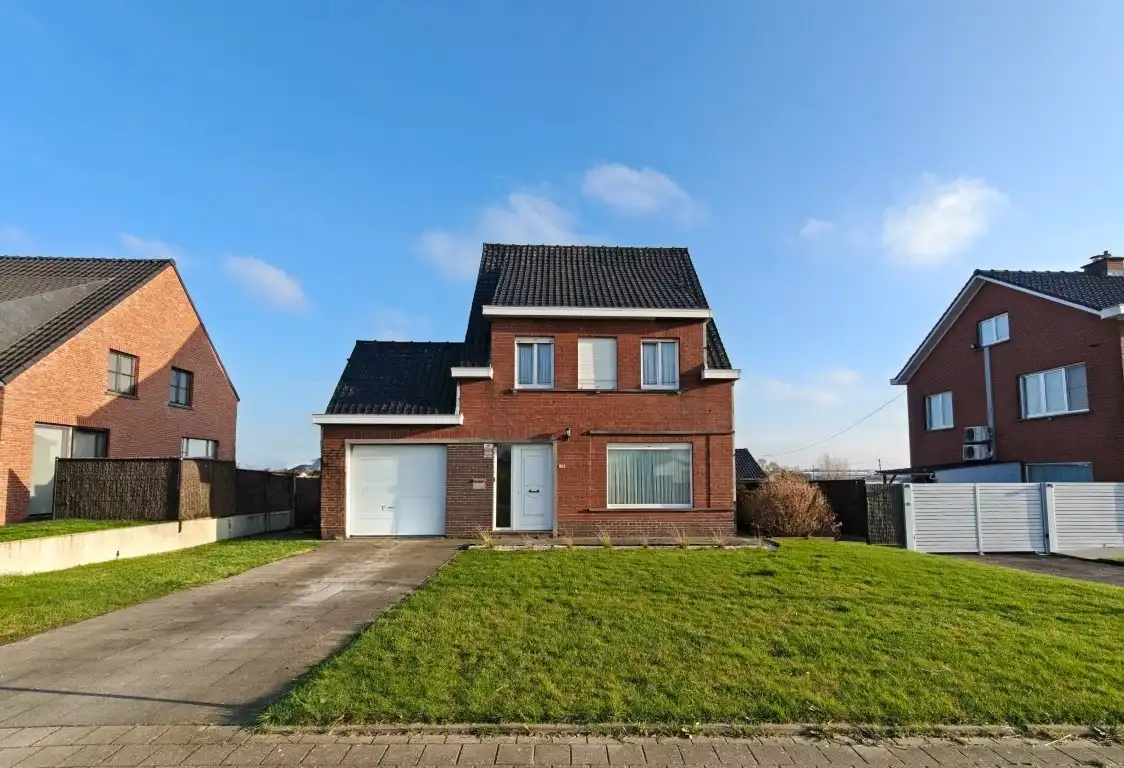 Beselare – Alleenstaande woning met tuin en garage foto {{pictureIndex}}
