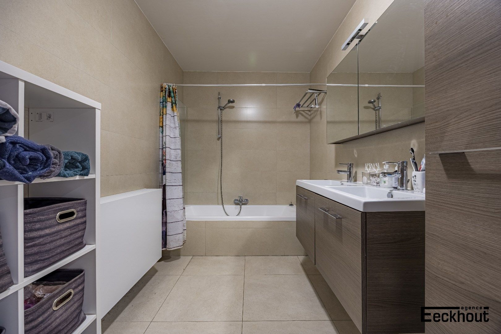 Zeer ruim en modern 3-slaapkamerappartement! foto 14