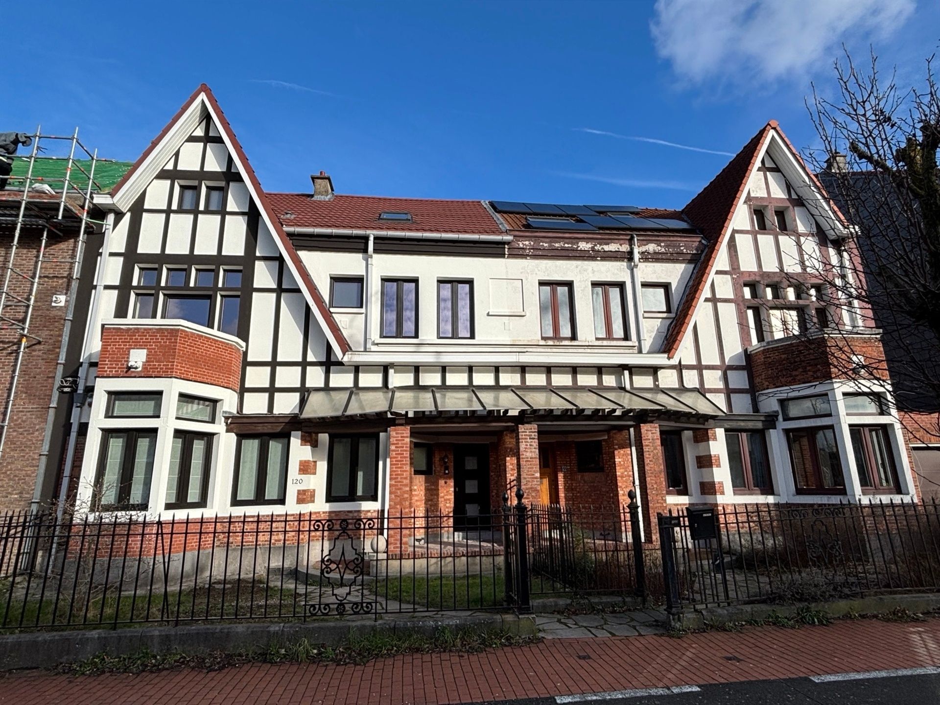 Volledig gereoveerde karakter woning met tuin nabij Brussel  foto {{pictureIndex}}