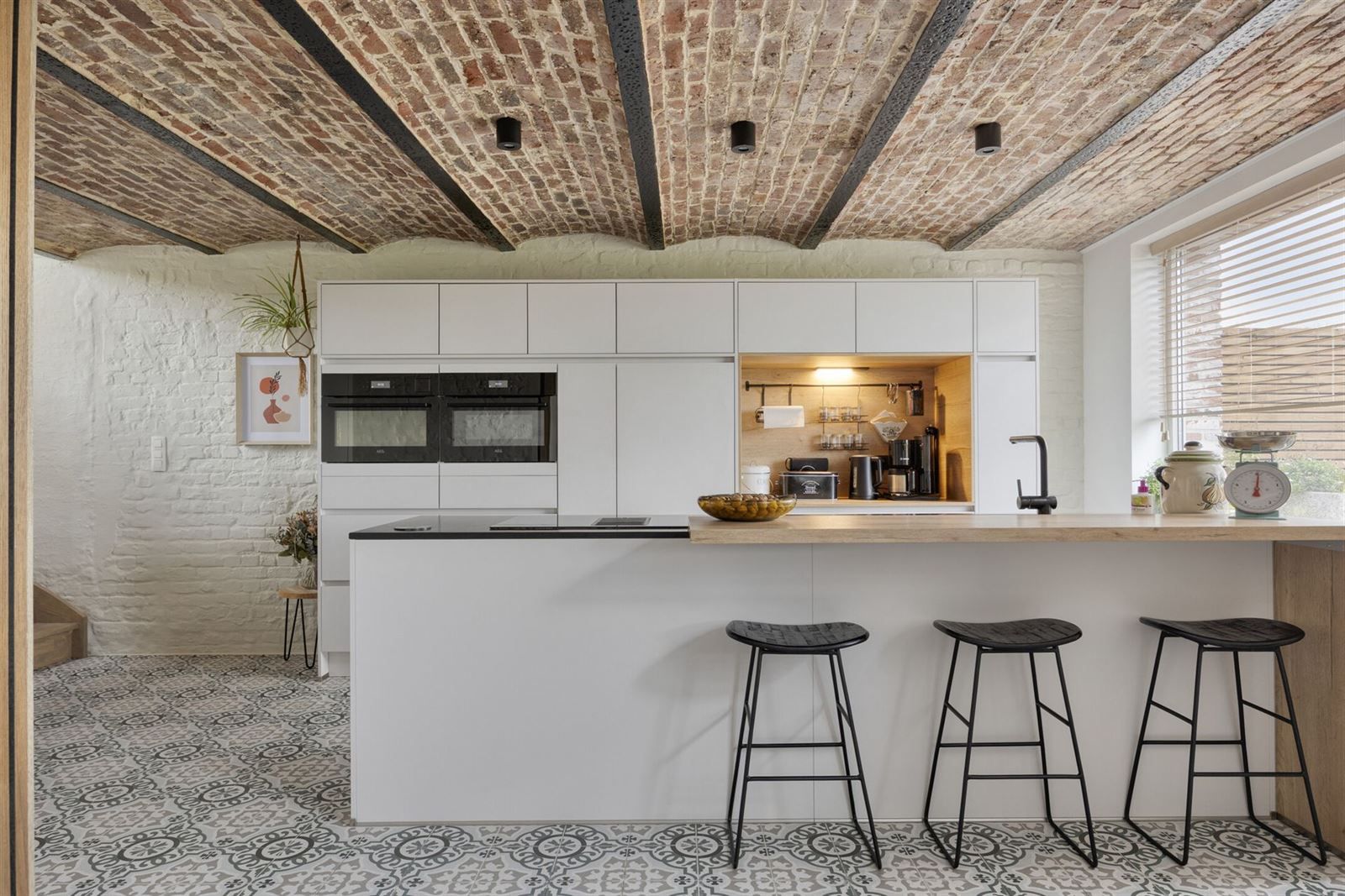 Instapklaar driegevel woning in groene omgeving foto 9