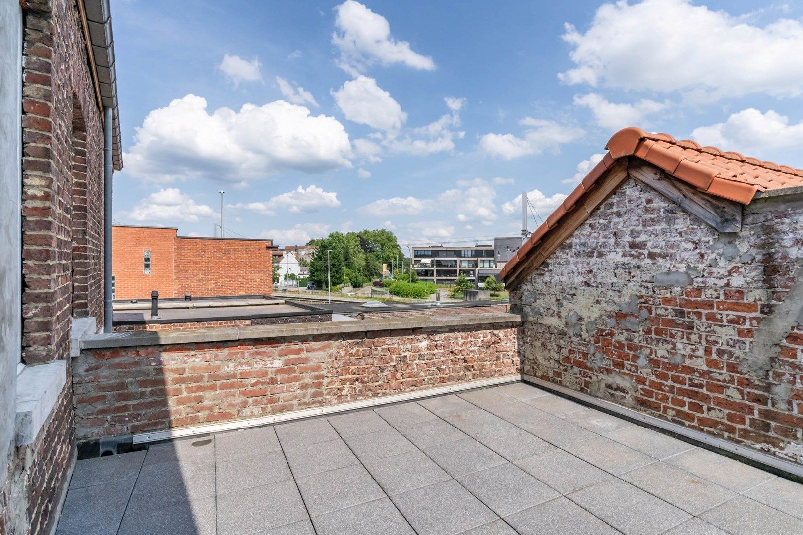 Tweewoonst bestaande uit twee appartementen met 3 carports vlakbij het centrum van Bilzen foto 18