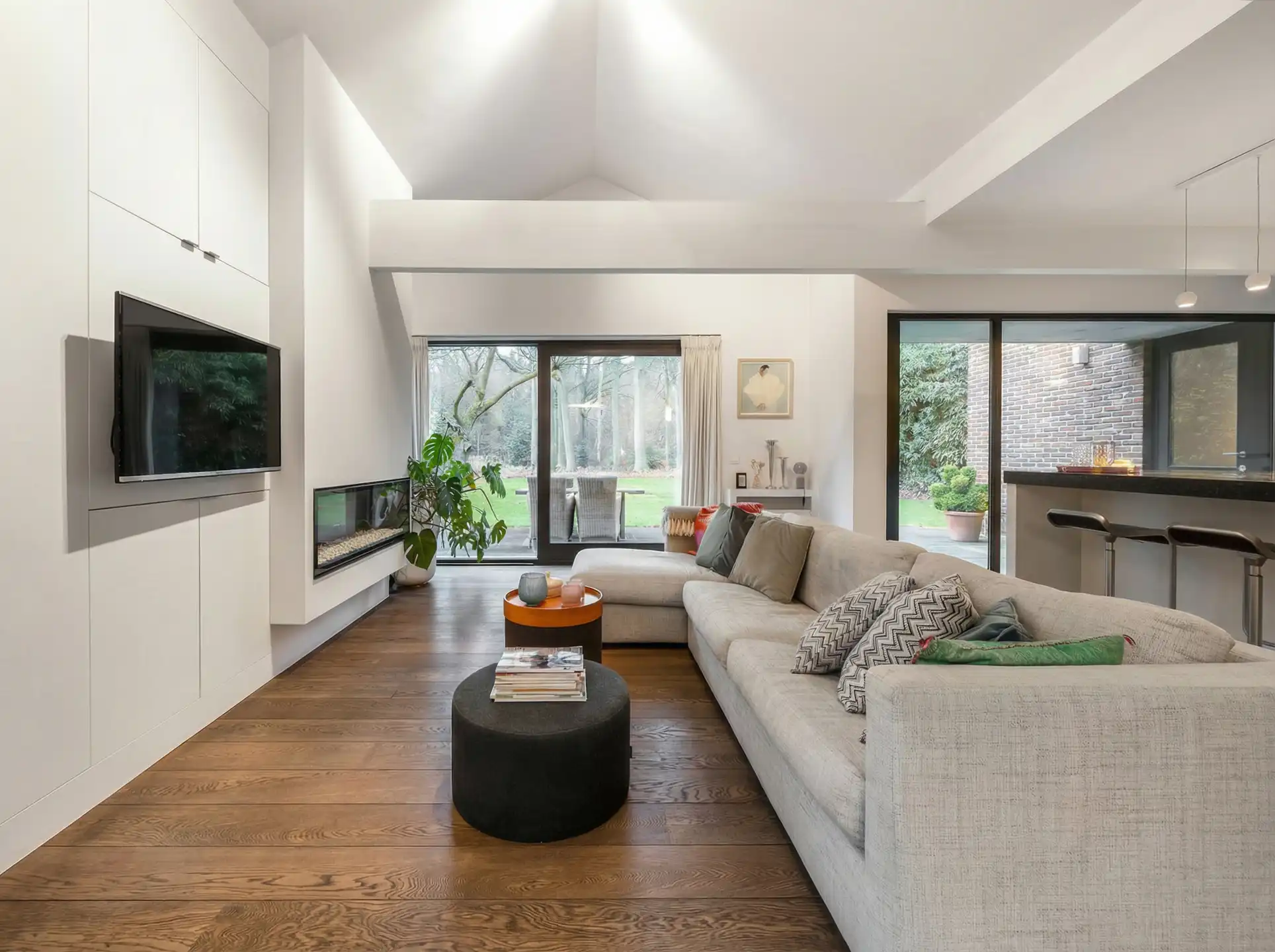 Karakterwoning met brutalistische gevel  in Hof ter Linden foto 6