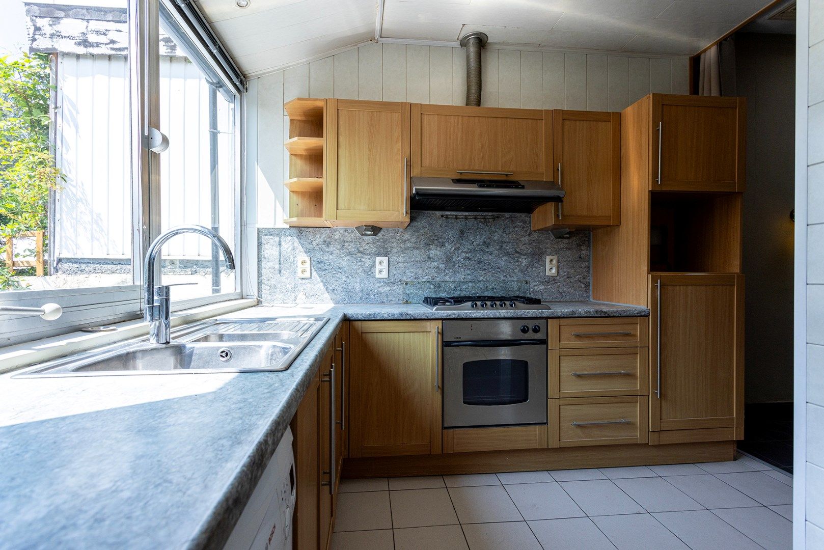 Prachtige woning met 4 slaapkamers en tuin! foto 9