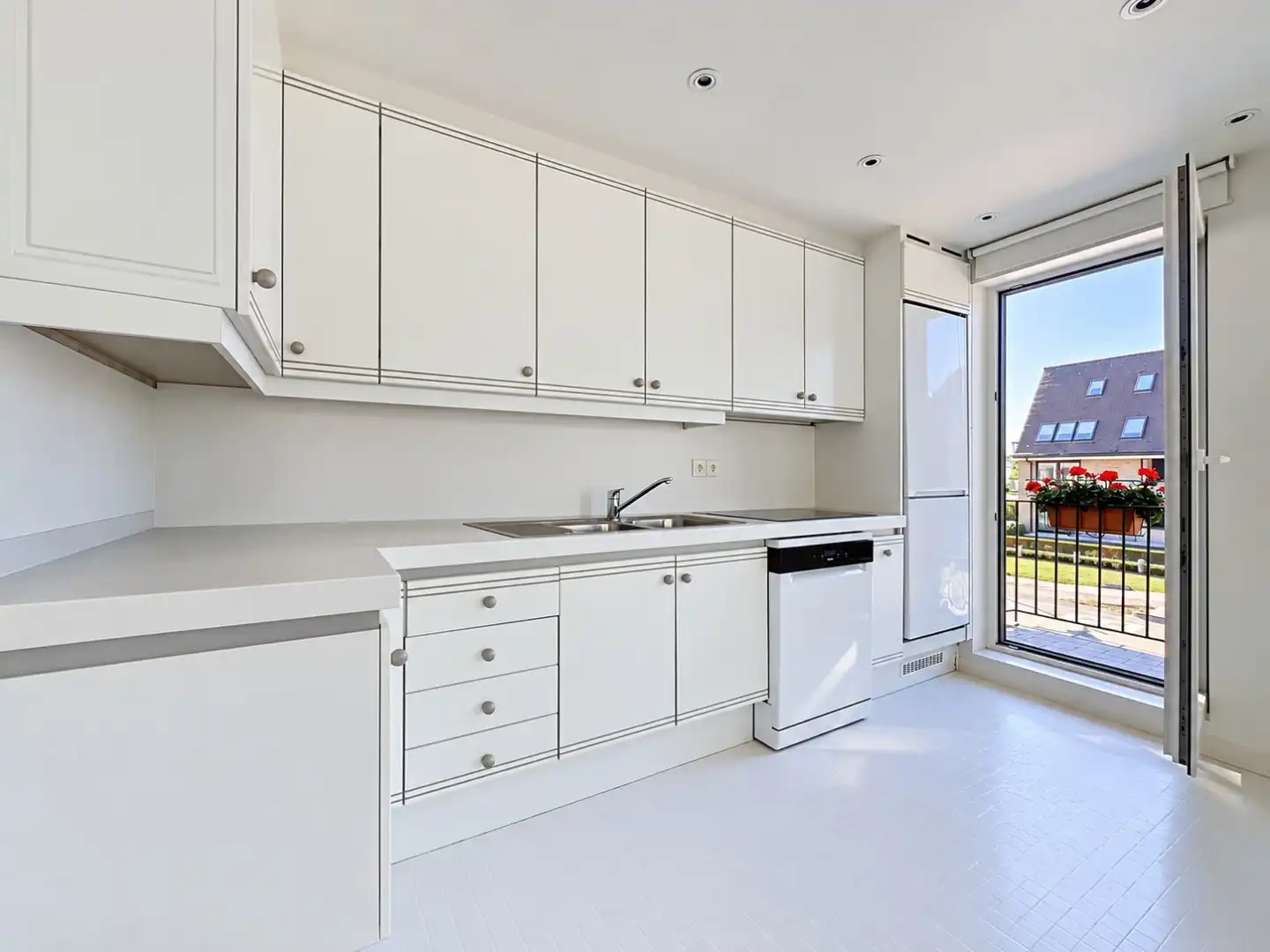 Zongericht appartement nabij het centrum van Oostduinkerke. foto 3