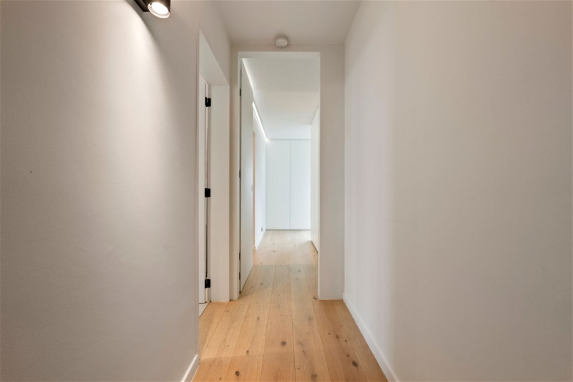 UNIEKE DESIGNWONING MET MODERNE AFWERKING EN STIJVOLLE ARCHITECTUUR foto 45