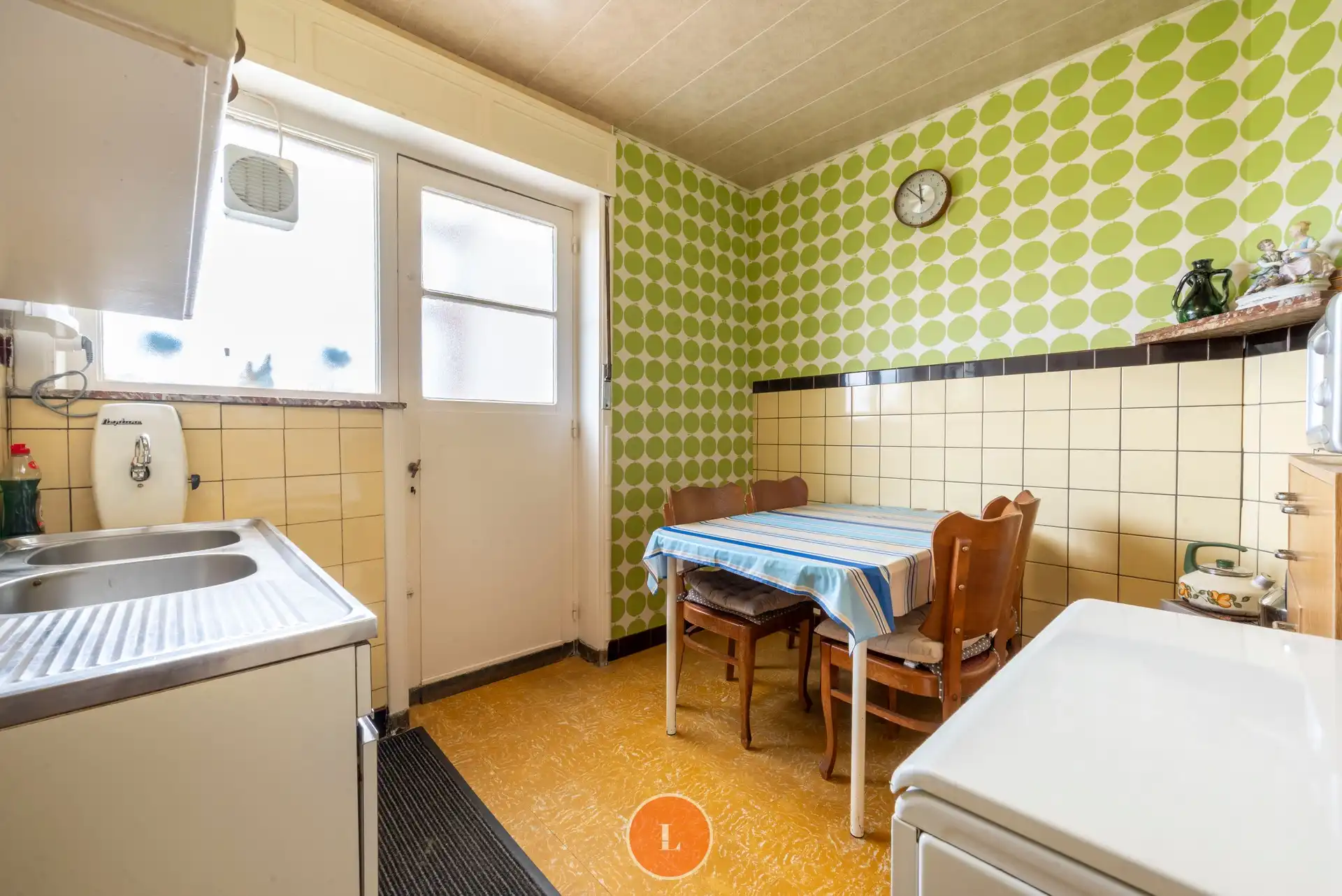 Te renoveren woning met apart bouwperceel op rustige locatie in het groen foto 5