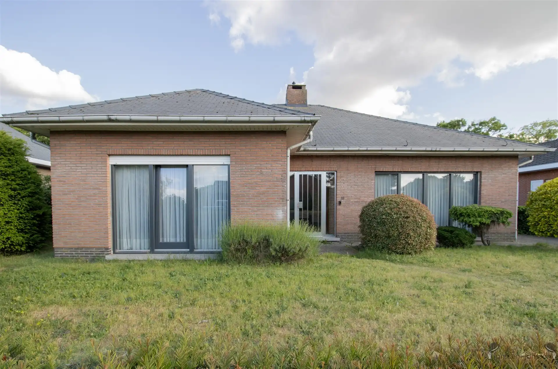 Gerenoveerde gelijkvloerswoning met 2 tot 3 slaapkamers op 760 m² foto {{pictureIndex}}