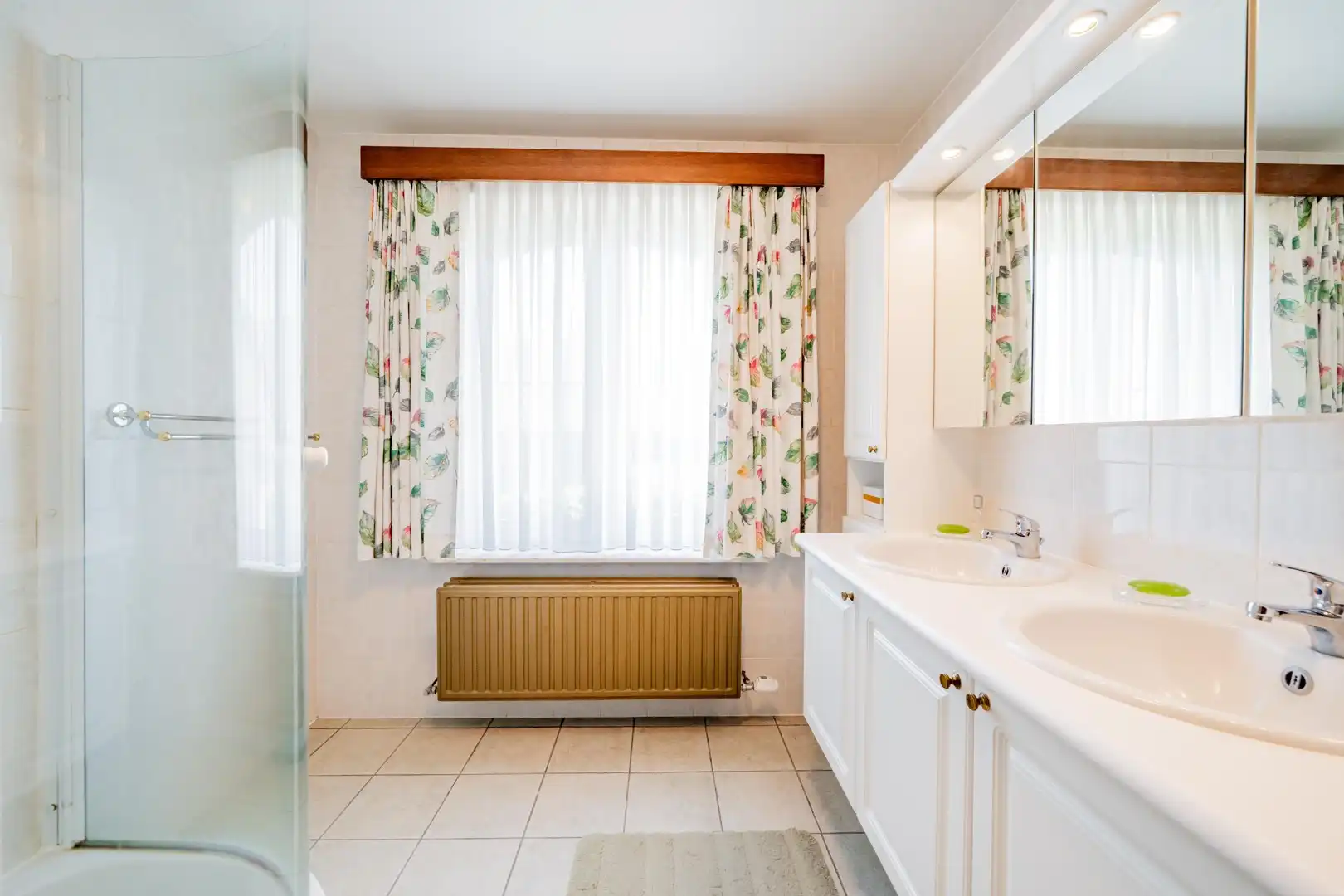 Charmante en bijzonder ruime woning met prachtige tuin en 3 slaapkamers foto 28