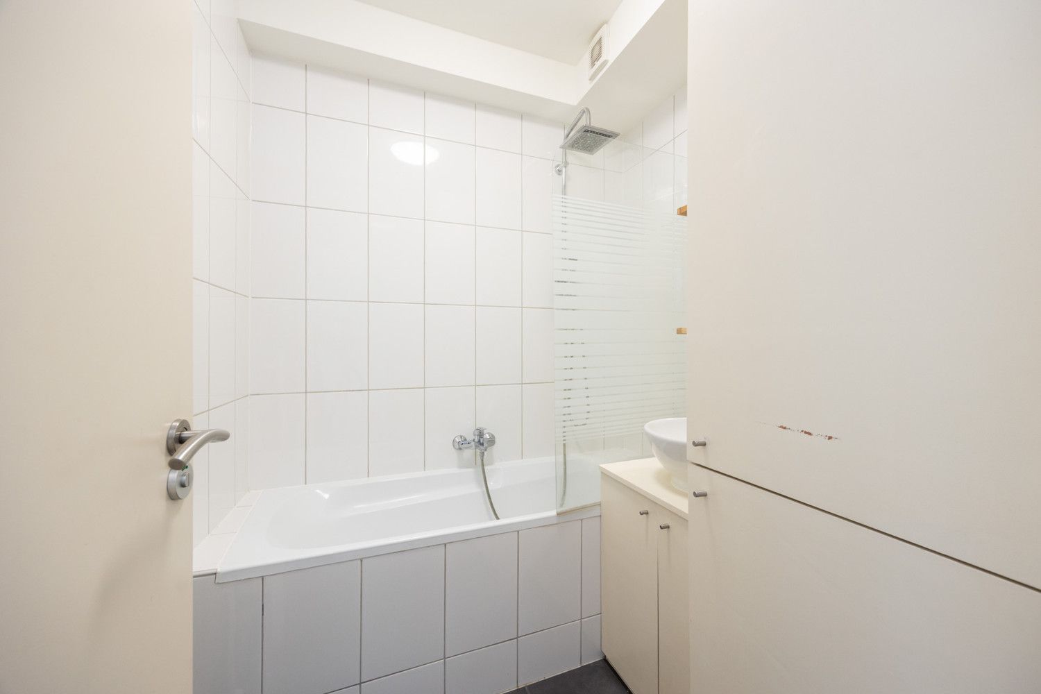 Instapklaar 2-slaapkamer appartement (70m²) met zalig terras op toplocatie in centrum Antwerpen foto 13
