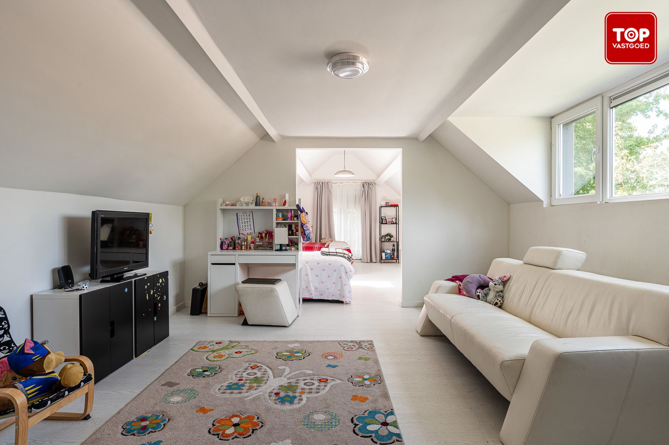 Alleenstaande woning met 3 slaapkamers, 2 badkamers en inpandige garage  foto 17