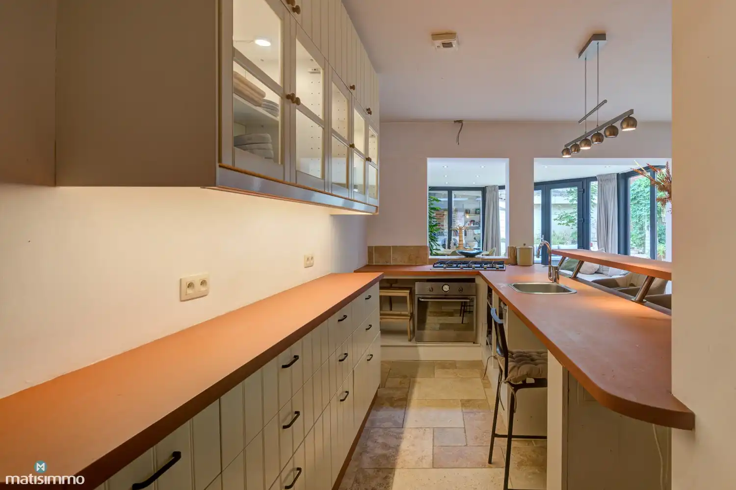 UNIEK 2-SLAAPKAMERAPPARTEMENT MET 2 ENSUITE BADKAMERS, KELDERBERGING EN RUIME BINNENKOER IN DE STADSKERN VAN TONGEREN foto 7