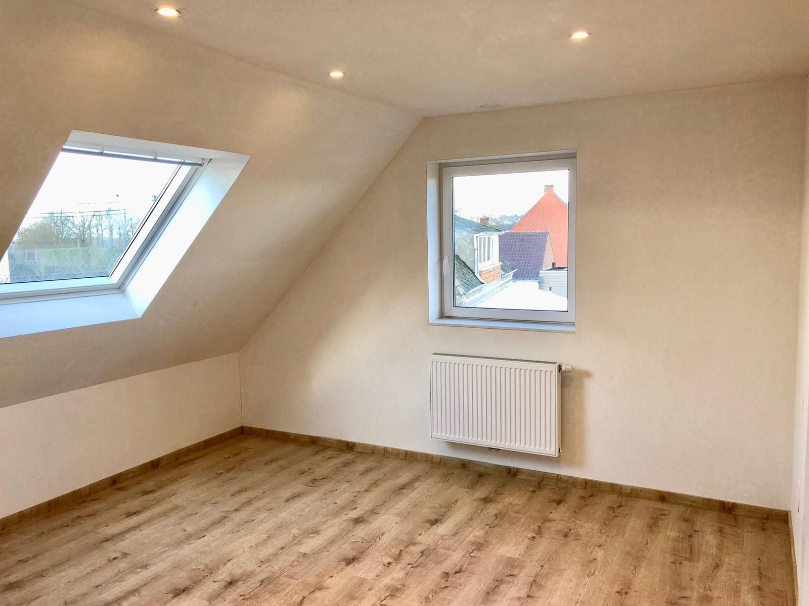 Prachtige nieuwbouwwoning met oprit, garage en tuin foto 16